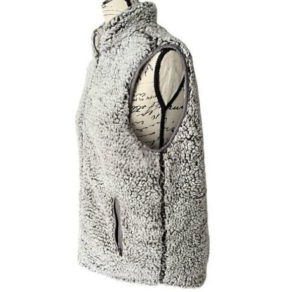 Blue Rain Women’s Gray Sherpa Zip-up Vest Size Medium - Picture 2 of 8